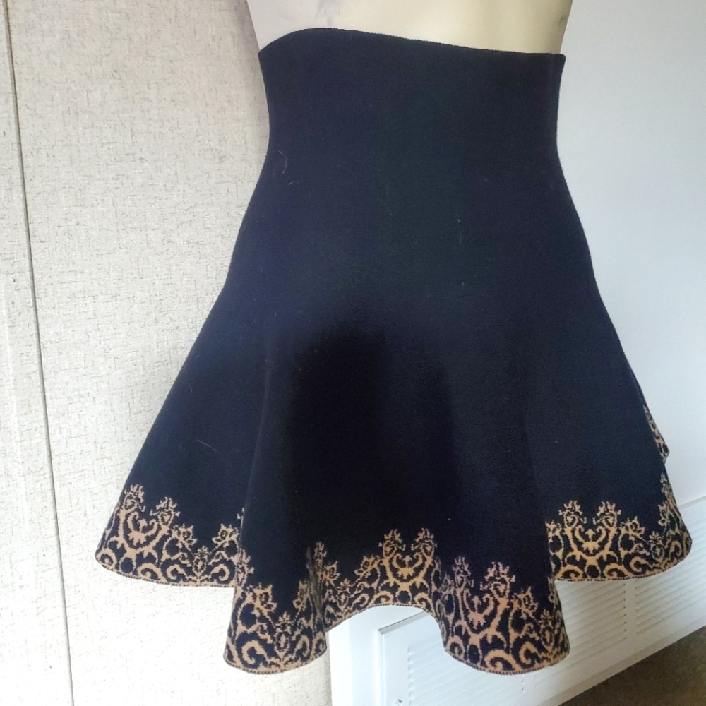 Small knit skirt